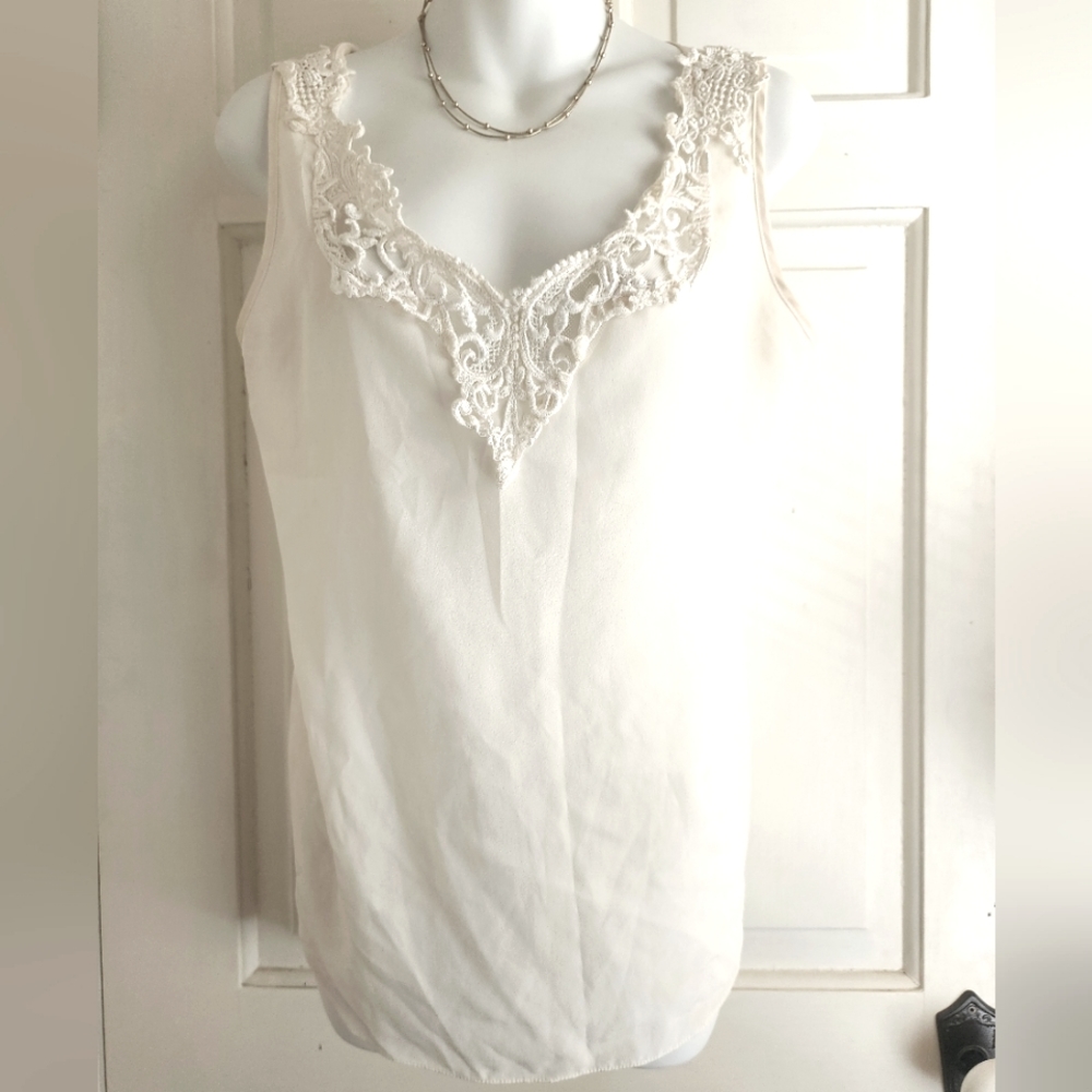 White Sleeveless Shell Top by San Andre